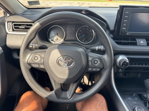 Used 2022 Toyota RAV4 LE image 15