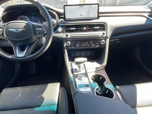 Used 2025 Genesis G70 2.5T image 17