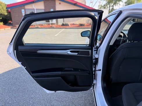 Used 2019 Ford Fusion SE image 23