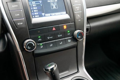 Used 2016 Toyota Camry SE image 12