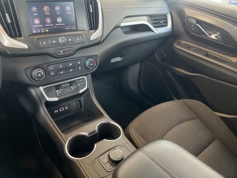Used 2024 GMC Terrain SLE image 22