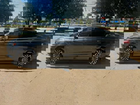 Used 2017 Ford Fusion SE image 2