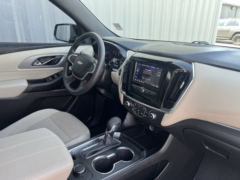 Used 2023 Chevrolet Traverse LS image 38