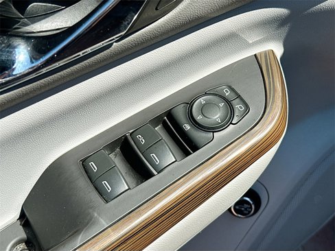 Used 2019 GMC Acadia SLE image 17