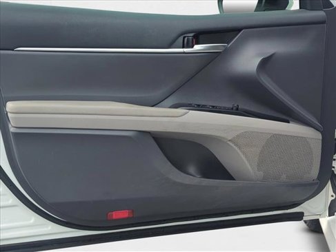 Used 2020 Toyota Camry LE image 17