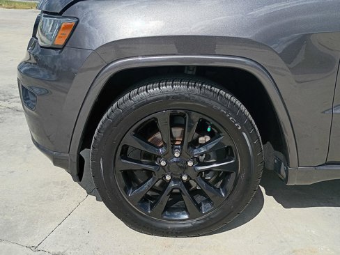Used 2020 Jeep Grand Cherokee Altitude image 31