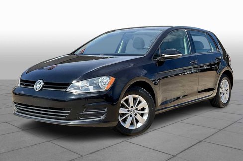 Used 2017 Volkswagen Golf S image 2