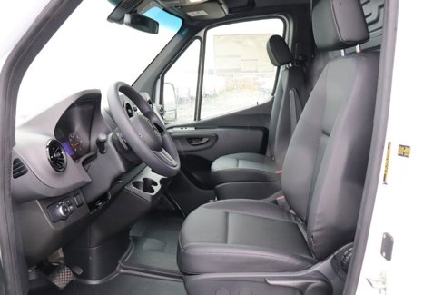 Used 2022 Mercedes-Benz Sprinter 2500 image 9