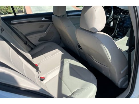 Used 2019 Volkswagen Golf Alltrack S image 17