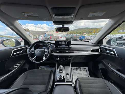 Used 2024 Mitsubishi Outlander AWD image 27