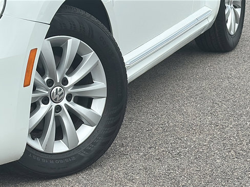 Used 2019 Volkswagen Beetle 2.0T S image 3