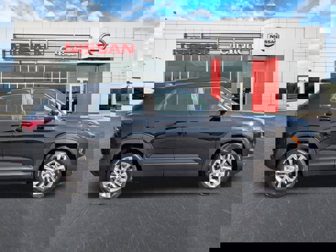 Used 2023 Chevrolet TrailBlazer LS image 2