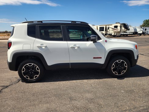 Used 2016 Jeep Renegade Trailhawk w/ Premium Trailhawk Package image 4
