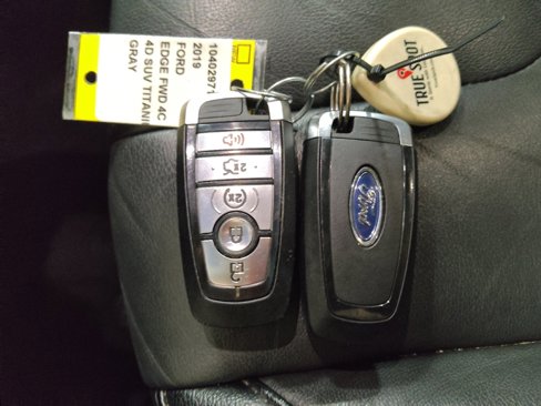 Used 2019 Ford Edge Titanium image 32