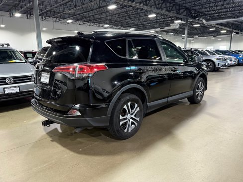 Used 2018 Toyota RAV4 LE image 7