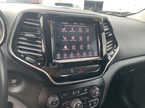 Used 2019 Jeep Cherokee Limited image 16