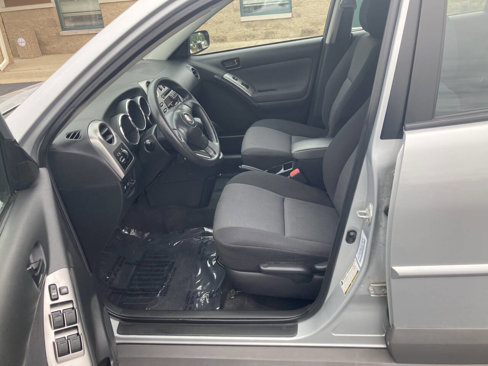 Used 2008 Pontiac Vibe w/ Sun And Sound Package image 10