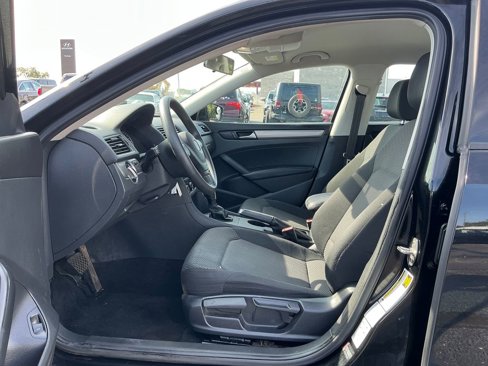Used 2015 Volkswagen Passat 1.8T S image 9