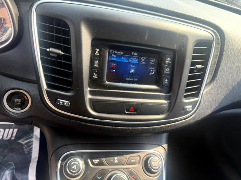 Used 2015 Chrysler 200 Limited w/ Convenience Group image 13