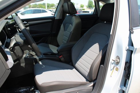 New 2025 Volkswagen Jetta SE image 7