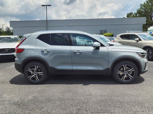 New 2025 Volvo XC40 B5 Core w/ Climate Package image 2
