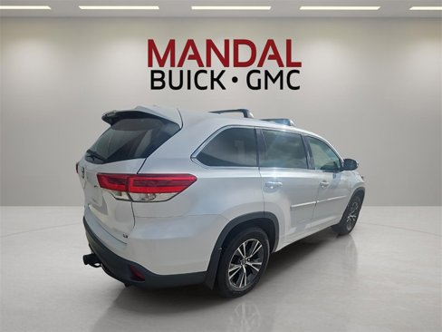 Used 2017 Toyota Highlander Plus image 3