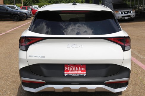Used 2023 Kia Sportage LX image 4