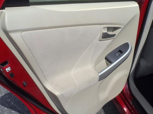 Used 2015 Toyota Prius Four image 9