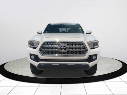 Used 2017 Toyota Tacoma TRD Off-Road image 8