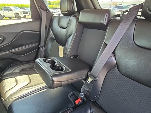 Used 2019 Jeep Cherokee Trailhawk w/ Cold Weather Group image 39