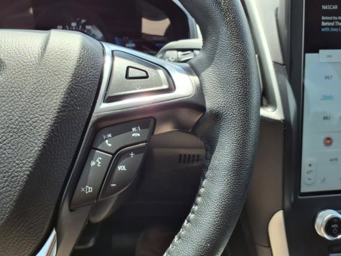 Used 2024 Ford Edge SEL image 16
