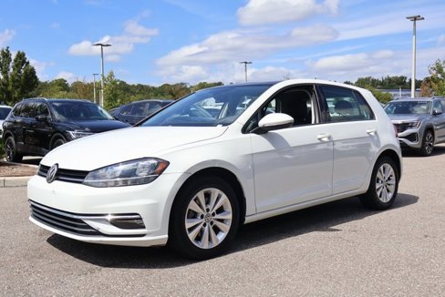 Used 2018 Volkswagen Golf SE image 3