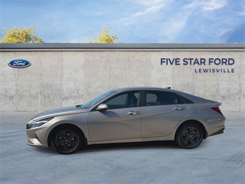 Used 2023 Hyundai Elantra SEL image 4