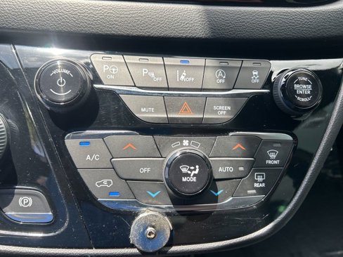 Used 2019 Chrysler Pacifica Touring-L Plus w/ Advanced Safetytec Group image 39