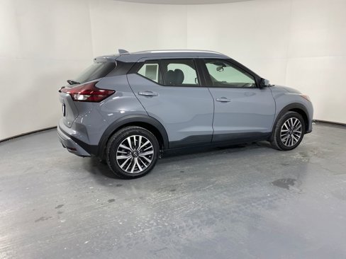 Used 2022 Nissan Kicks SV image 6