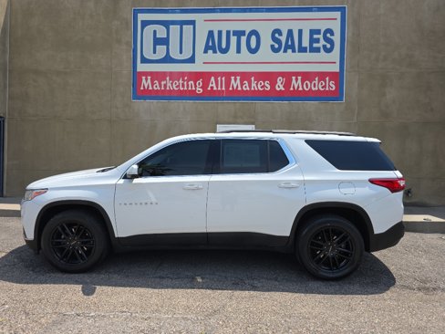 Used 2021 Chevrolet Traverse LT w/ LT Premium Package image 4