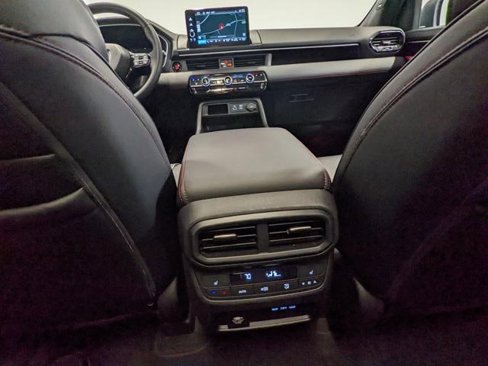 Certified 2025 Honda Pilot Black Edition image 32