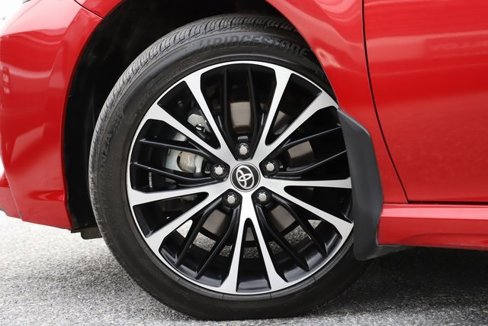 Used 2020 Toyota Camry SE image 6