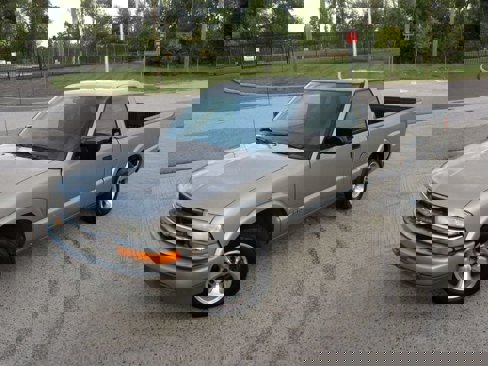 Used 2001 Chevrolet S10 Pickup LS w/ Preferred Equipment Group image 4