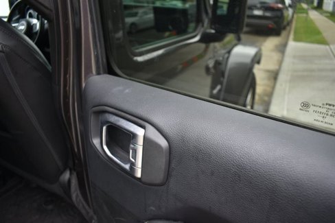 Used 2019 Jeep Wrangler Unlimited Sahara image 28