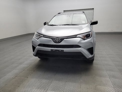 Used 2018 Toyota RAV4 LE image 15