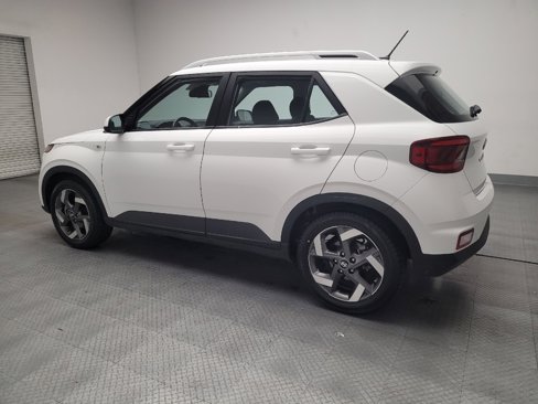 Used 2023 Hyundai Venue SEL image 3
