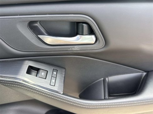 Used 2024 Nissan Rogue SV image 28