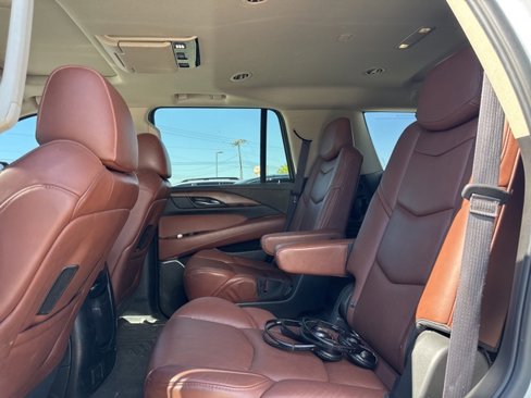 Used 2016 Cadillac Escalade Premium image 9