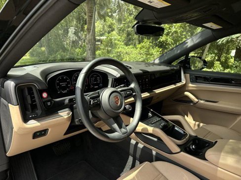 Certified 2024 Porsche Cayenne Coupe image 12