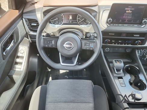 Used 2023 Nissan Rogue SV image 18