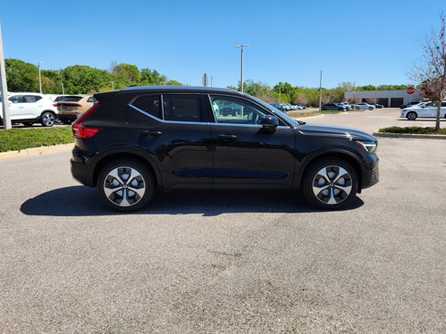 New 2025 Volvo XC40 B5 Core w/ Protection Package image 8