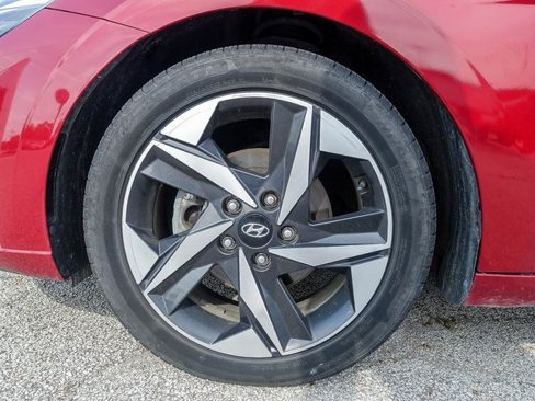 Used 2021 Hyundai Elantra Limited image 16