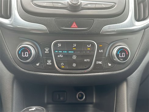 Used 2018 Chevrolet Equinox LT image 41