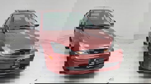 Used 2004 Ford Focus SE image 2